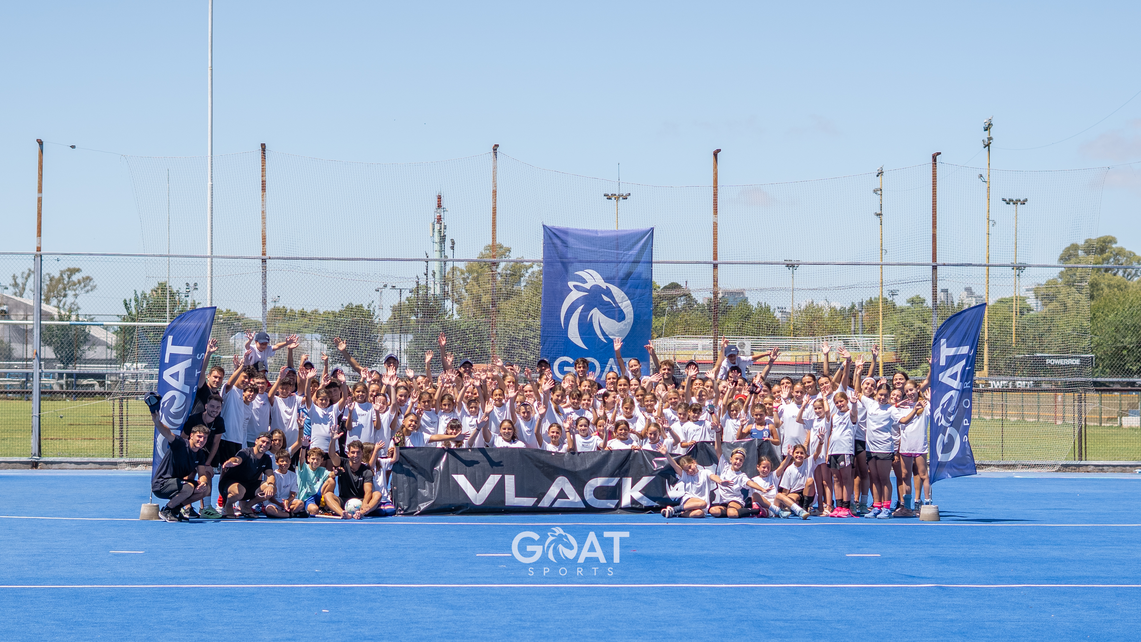Campus Verano 2026 en GEBA - Grupo de participantes en campo de hockey